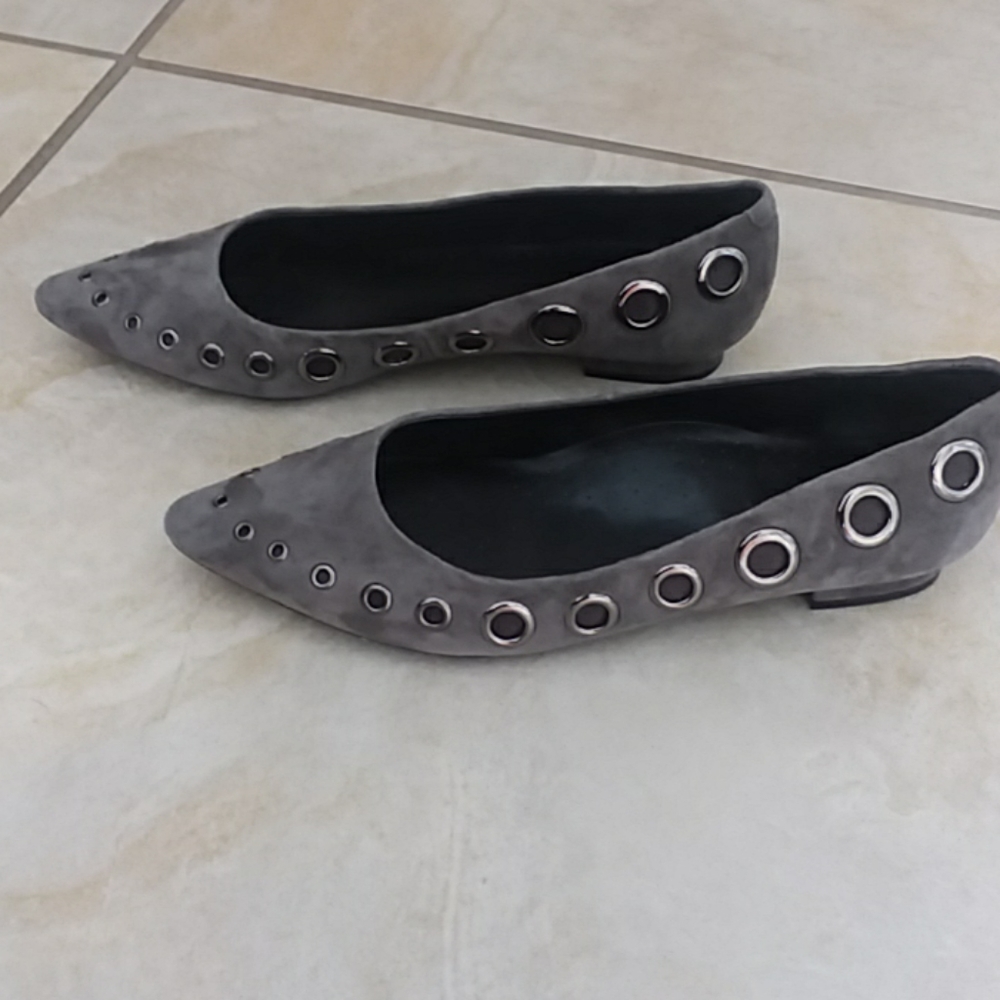 Vaneli women's grey suede flat 7.5 N